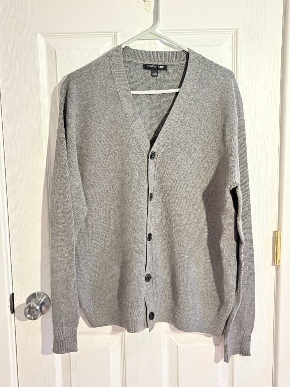 Banana Republic Men’s Gray Cotton V-Neck Button Cardigan Sweater Size Large